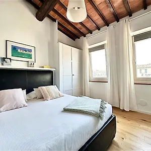  Apartment Warm Retreat In The Heart Of Cls Station Italy