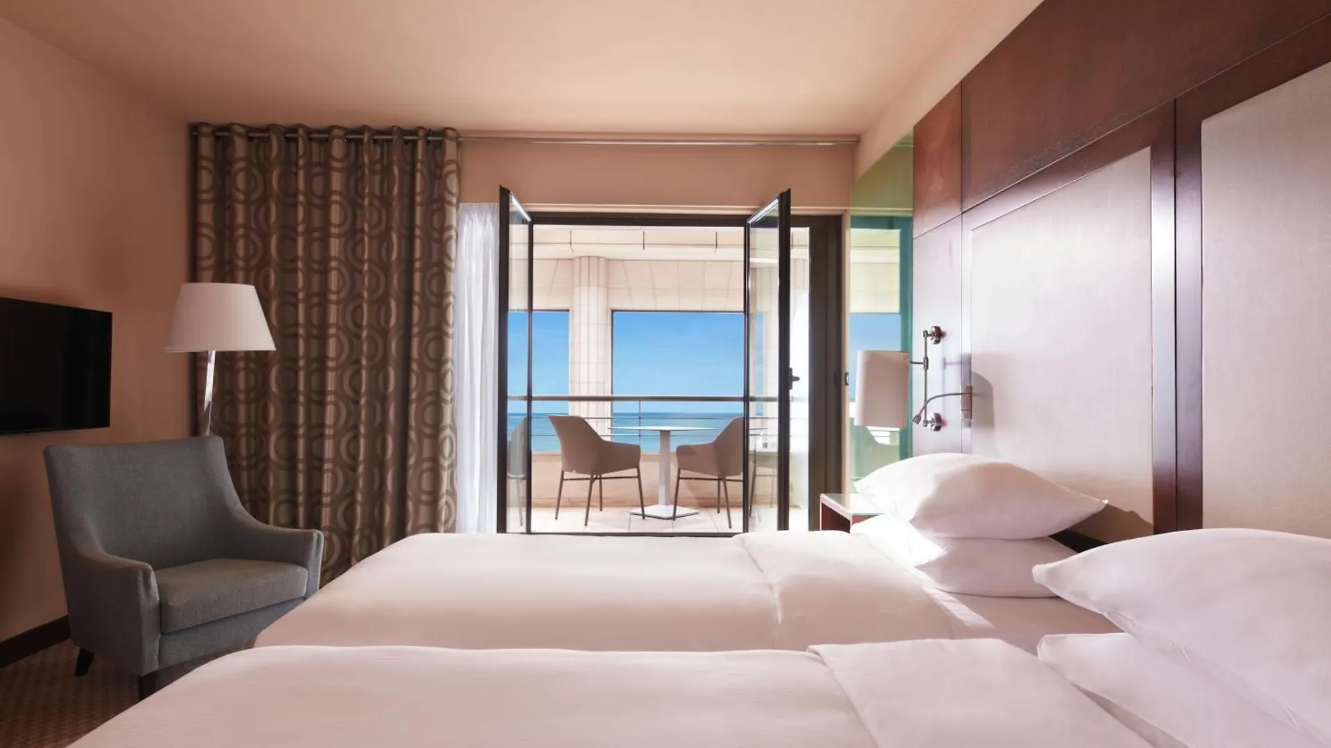 Hyatt Regency Nice Palais De La Mediterranee 5*,